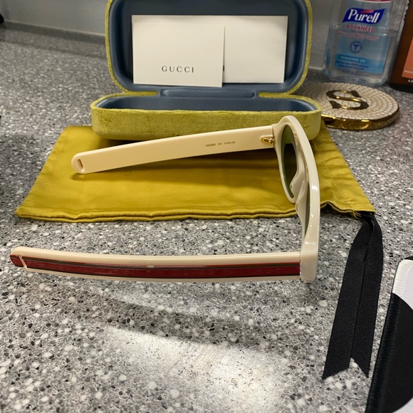 Unisex sunglasses, Brand new comes with case, identification card. - Picture 5 of 5